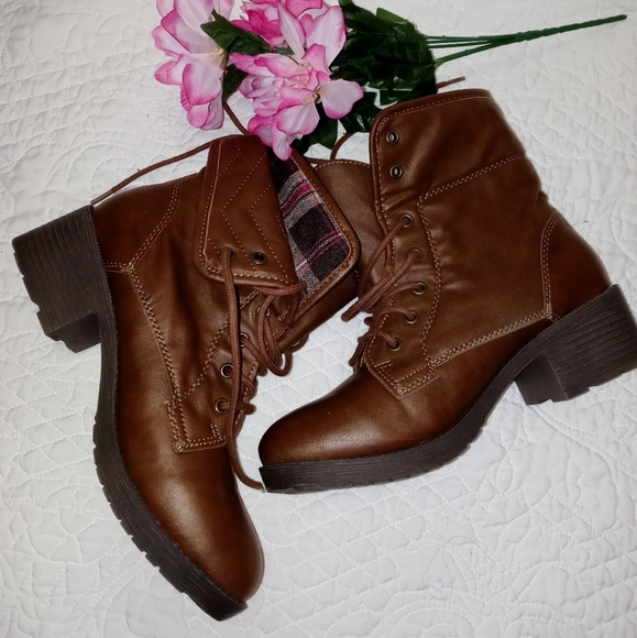 Rock & Candy Shoes - ROCK AND CANDY WOMEN'S BLOCK BOOTS BROWN WITH LACE